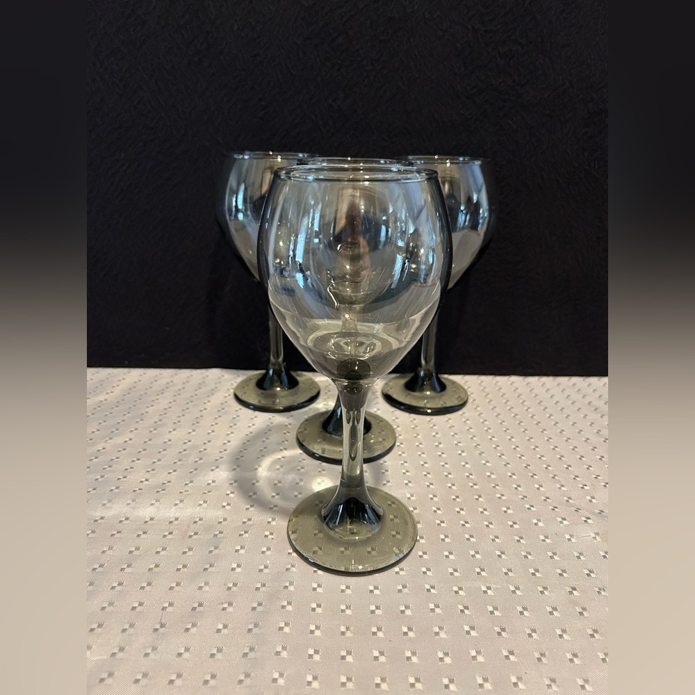 Vintage Libbey Smoke Tint
Stemmed Footed Wine Water
Goblet Glass Kitchen Barware - Picture 3 of 5